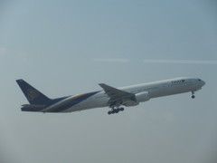 タイ国際　B777-300離陸