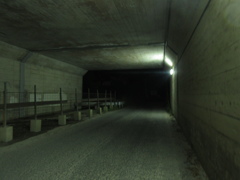 高速道路下のトンネル　②