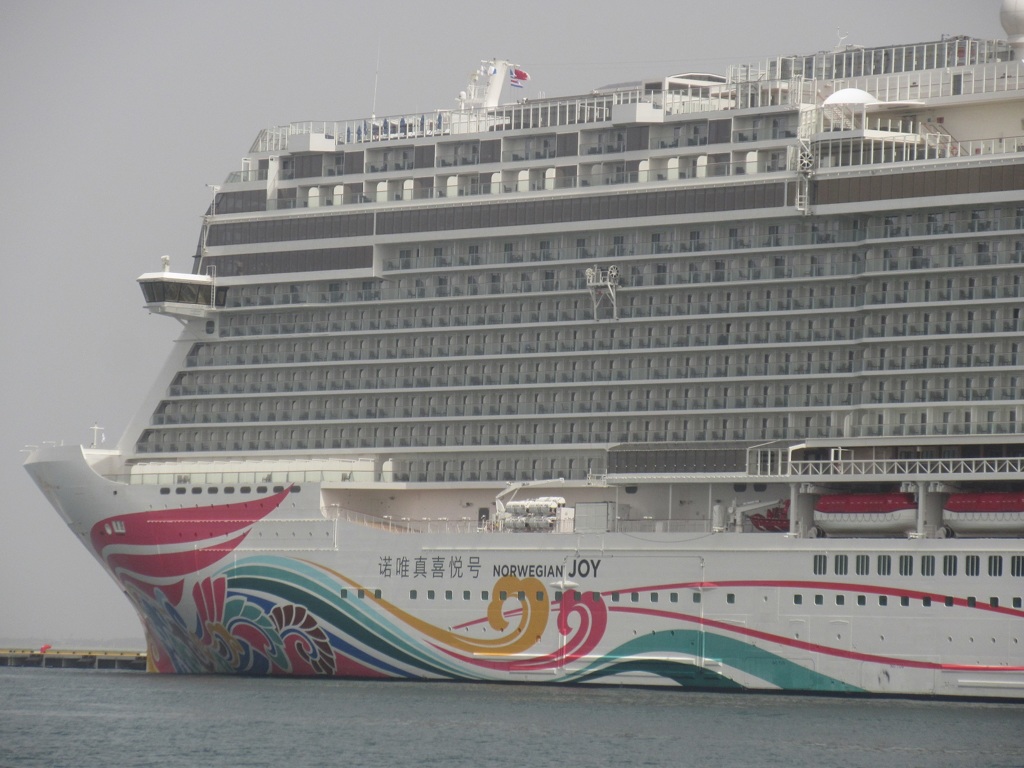 NORWEGIAN JOY　博多港にて　②