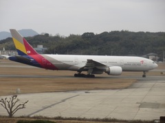 アシアナ　B777-200出発