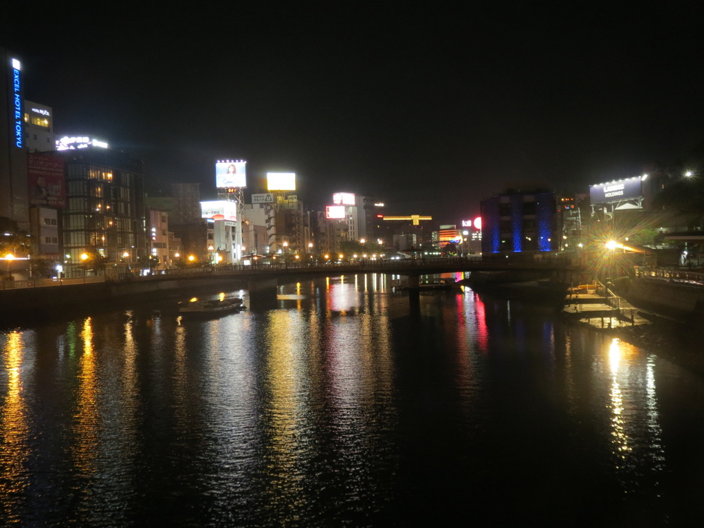 夜の福岡中洲