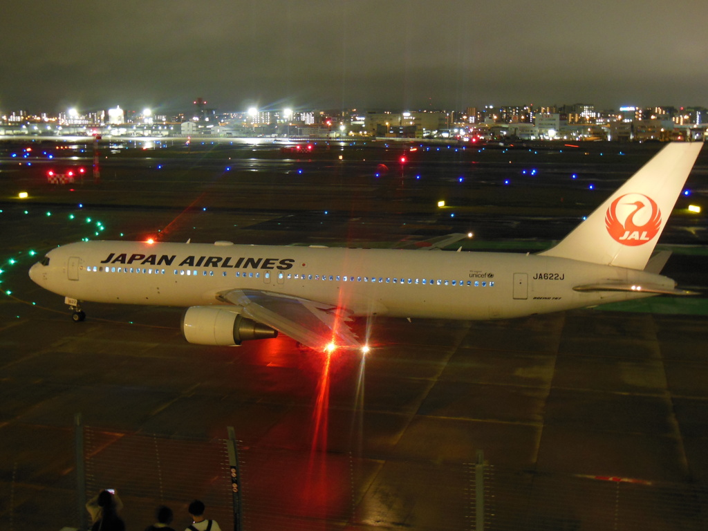 夜の福岡空港にて　②