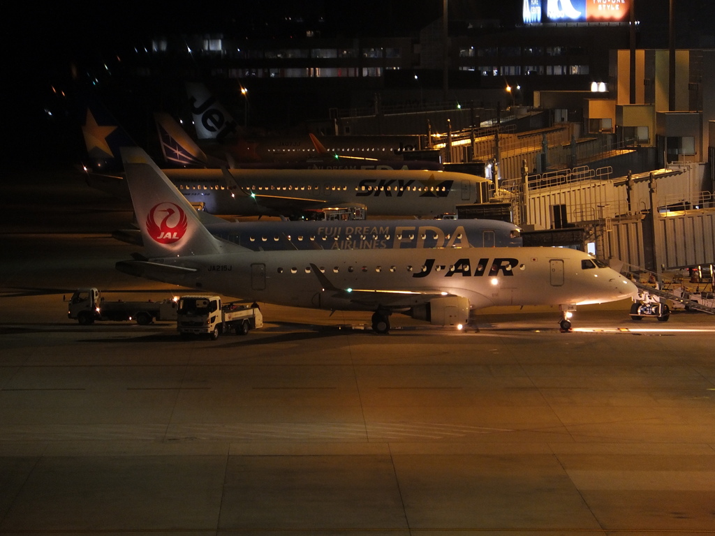 夜の福岡空港　②