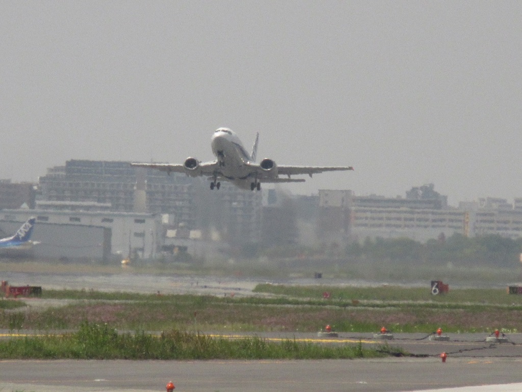 晴れた日の空港にて　⑤