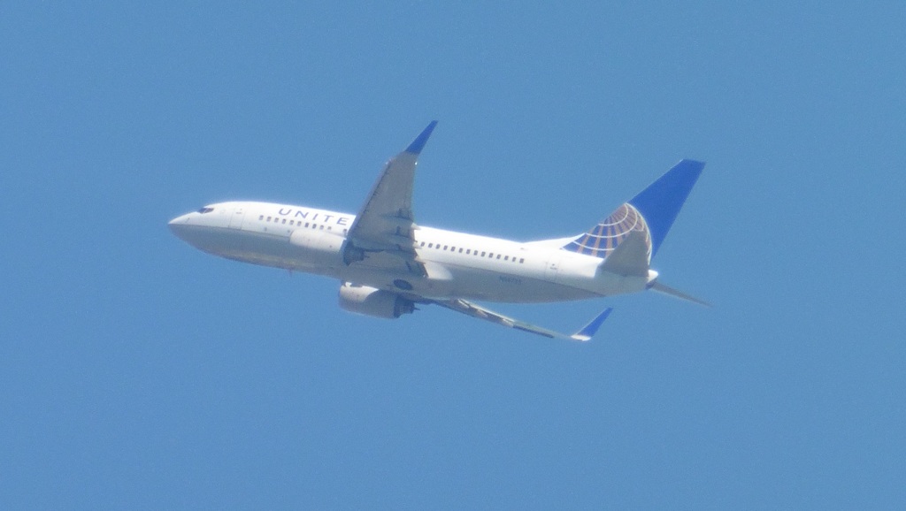 離陸　UNITED　B3