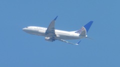離陸　UNITED　B3