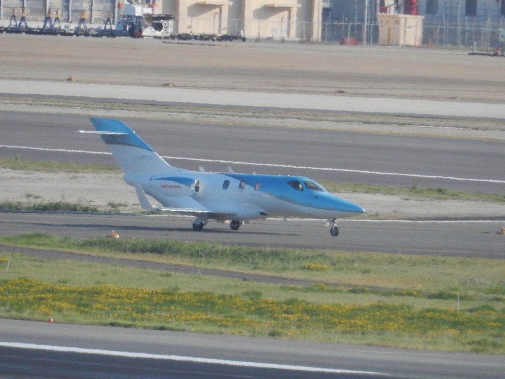 HONDA JET　福岡空港飛来　②