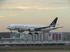 福岡空港にて　JA712Aのランディング　①