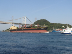 関門海峡を航行する船舶