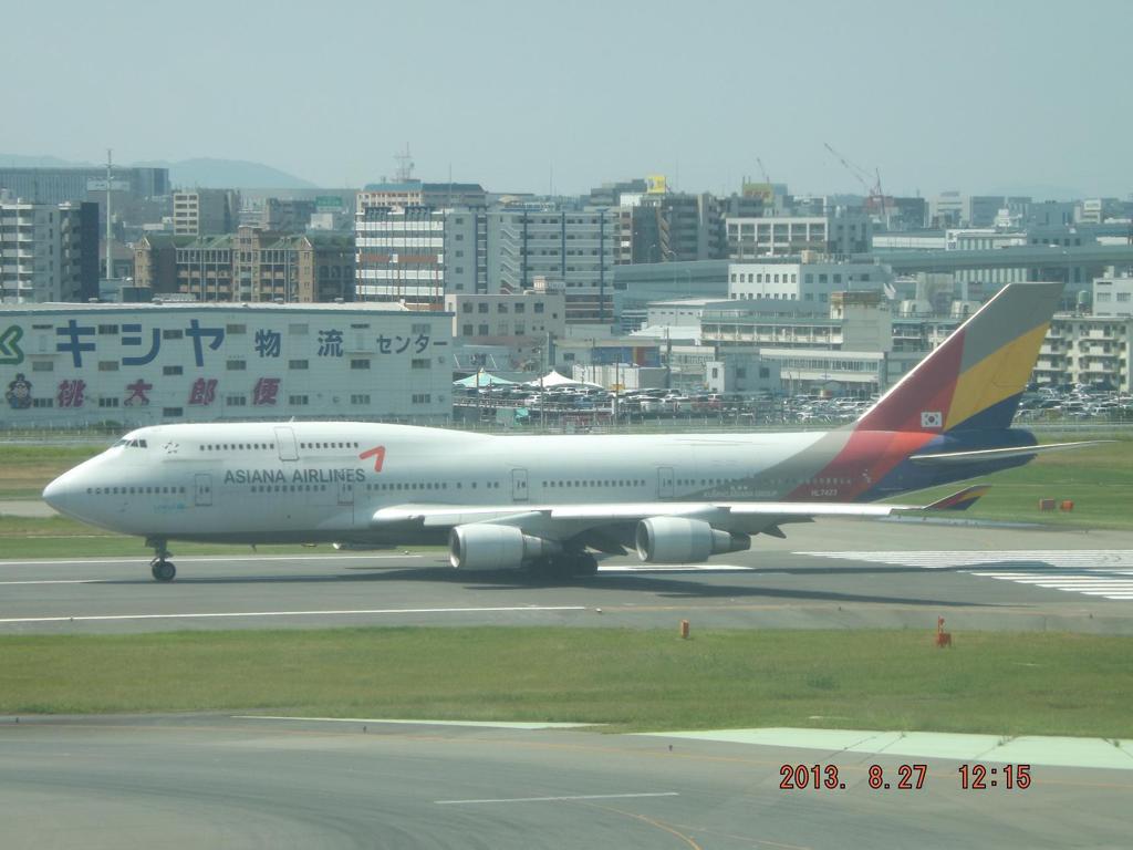 アシアナ航空747離陸