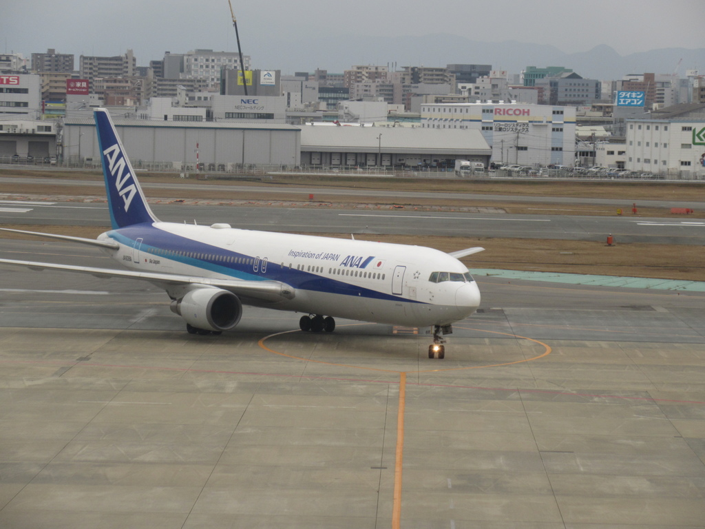 ANA  767-300  JA606A ①