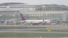夕暮れの空港⑦