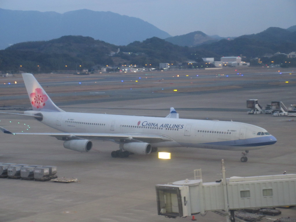 CHINA AIRLINE  A340-300到着②