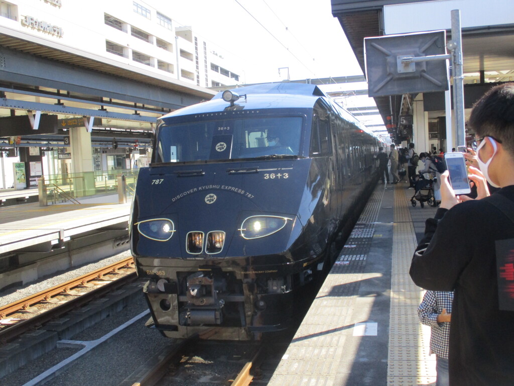 大分駅での32ぷらす3のお出迎え　①