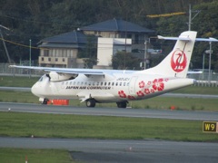 ATR  JA01JCの離陸　福岡空港にて