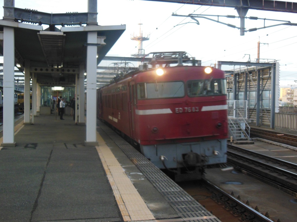 ED76の貨物の通過　④