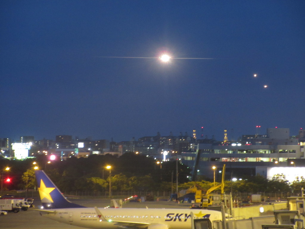 夜の福岡空港で①