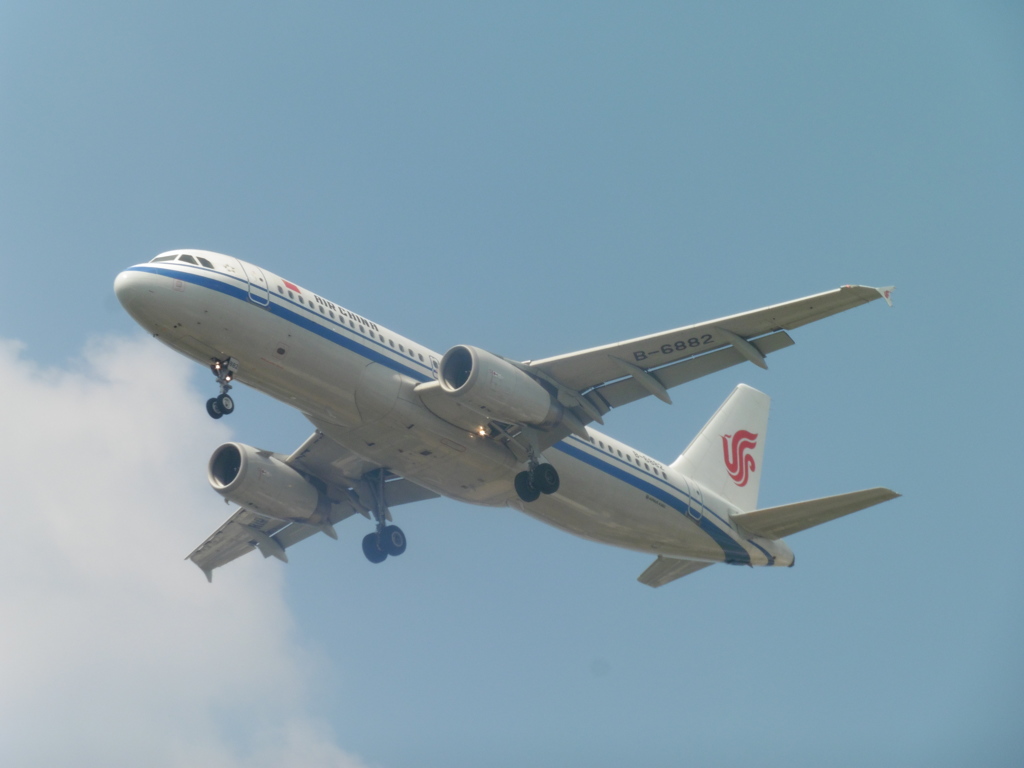 真下から見るAIR CHINA　A320