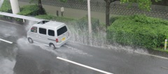 車の水しぶき②