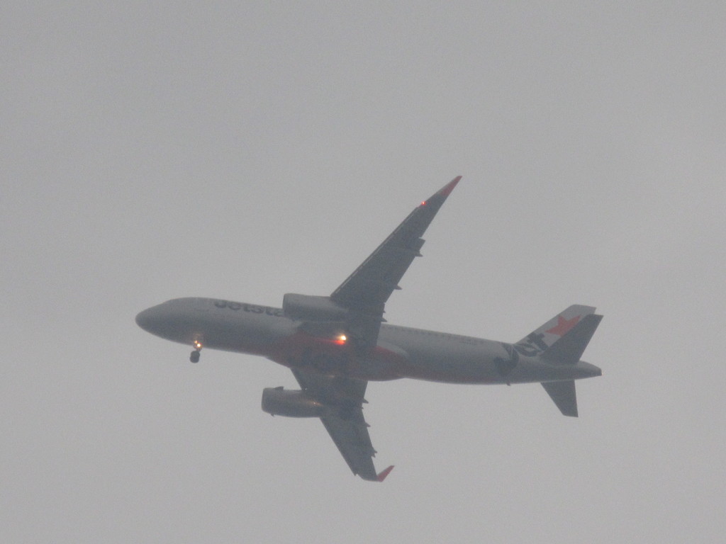 雨の中の着陸①