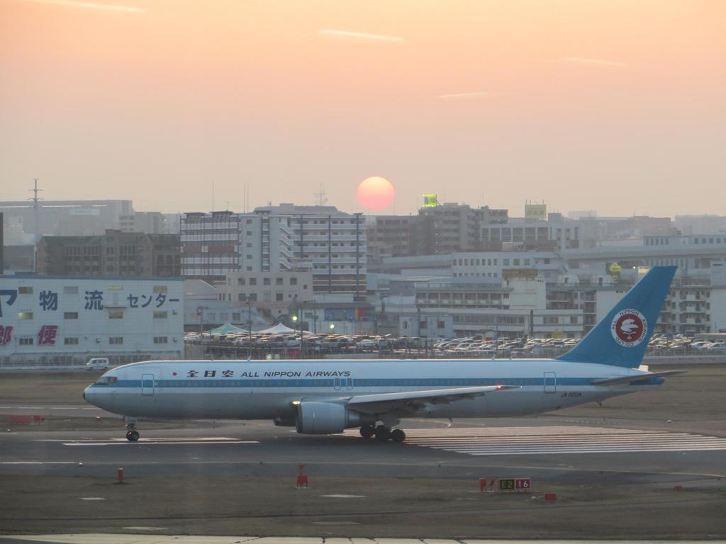 夕暮れとモヒカンジェット