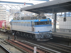 EF81-453貨物の通過