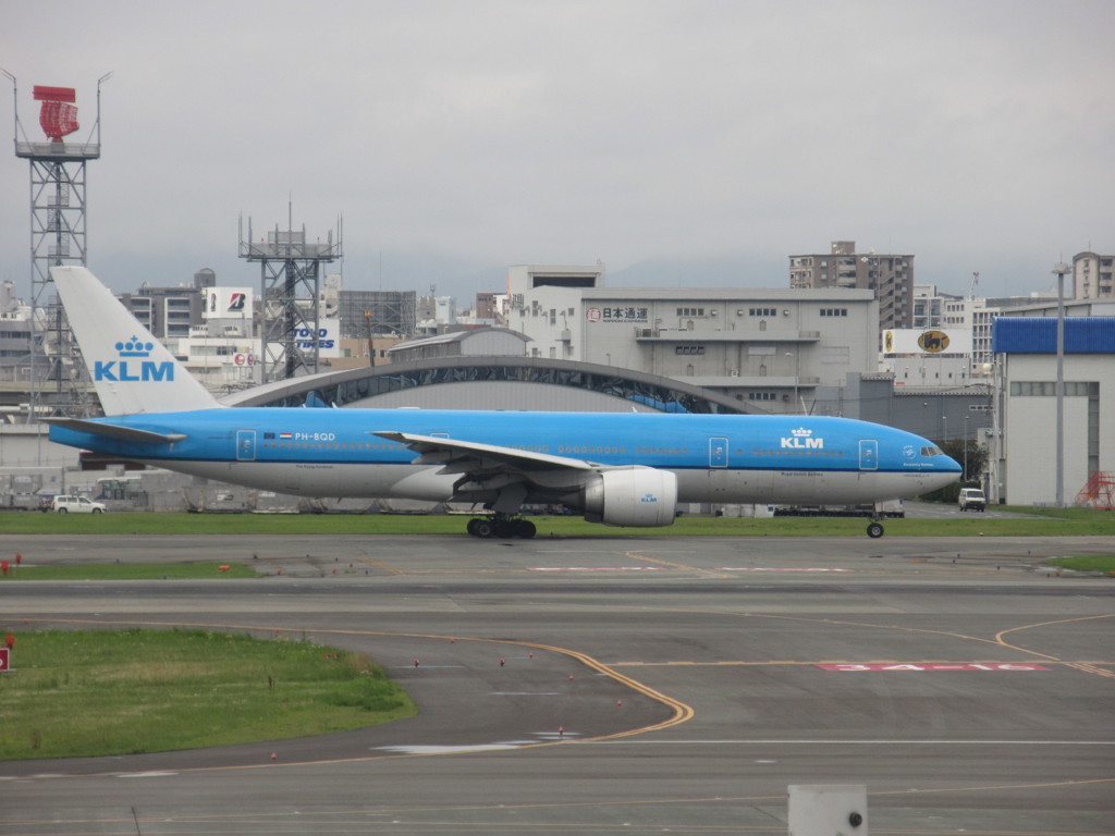 出発　KLM　B777-200
