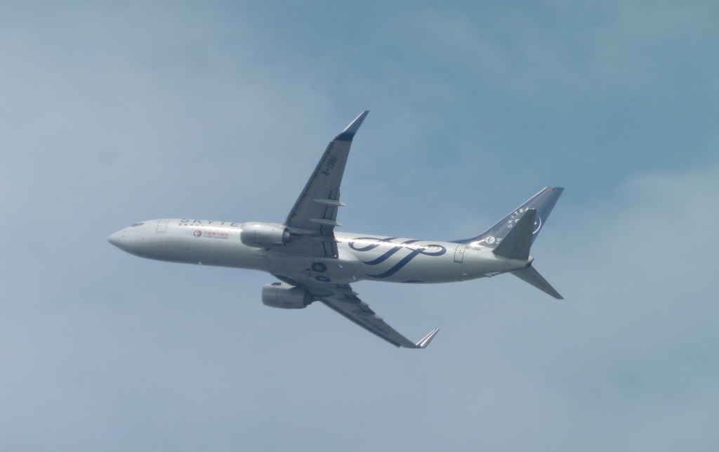 中国東方航空　B737　B-1981離陸