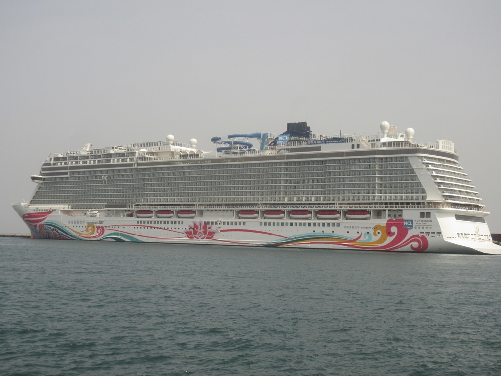 NORWEGIAN JOY　博多港にて　①