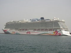 NORWEGIAN JOY　博多港にて　①
