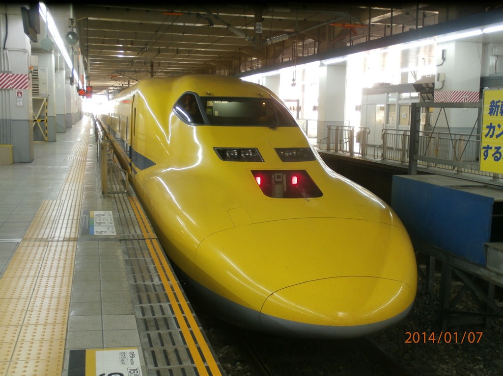 博多駅で撮影したドクターイエロー①