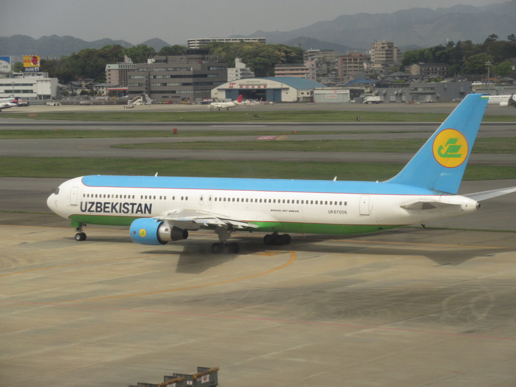 ウズベキスタン航空　B767の福岡飛来④