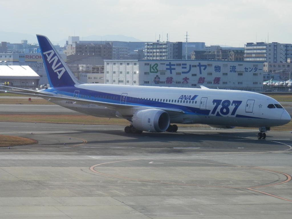 ANA787　福岡空港到着
