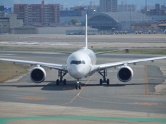 JAL  A350の到着　福岡空港にて　①