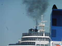 大型客船の黒い煙