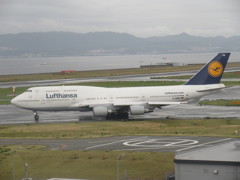 斜めからルフトハンザ　B747