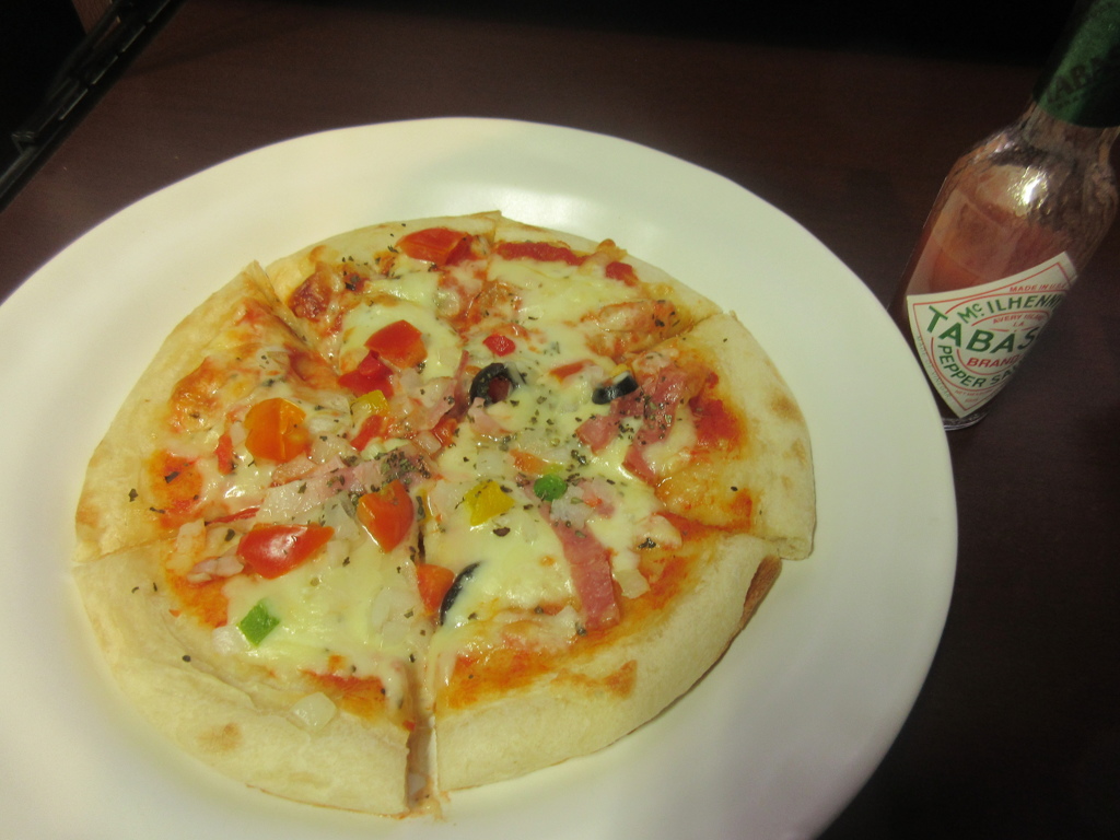 朝食のナポリ風ピザ