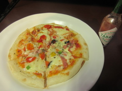 朝食のナポリ風ピザ