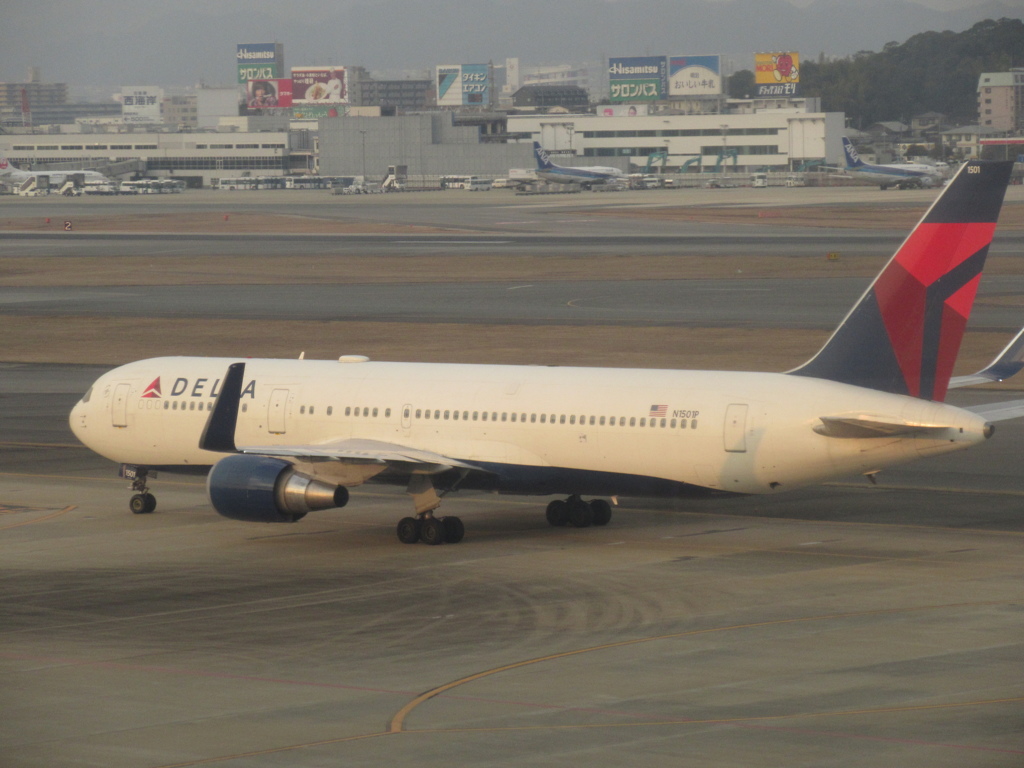 DELTA B767到着