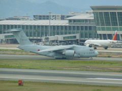 航空自衛隊C-2  福岡空港への飛来　②