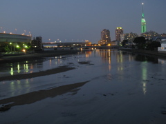 夜の室見川より