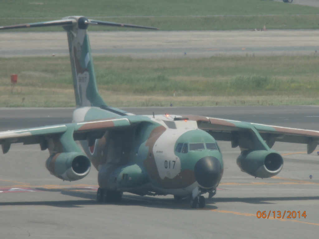 目の前から見るC-1輸送機①