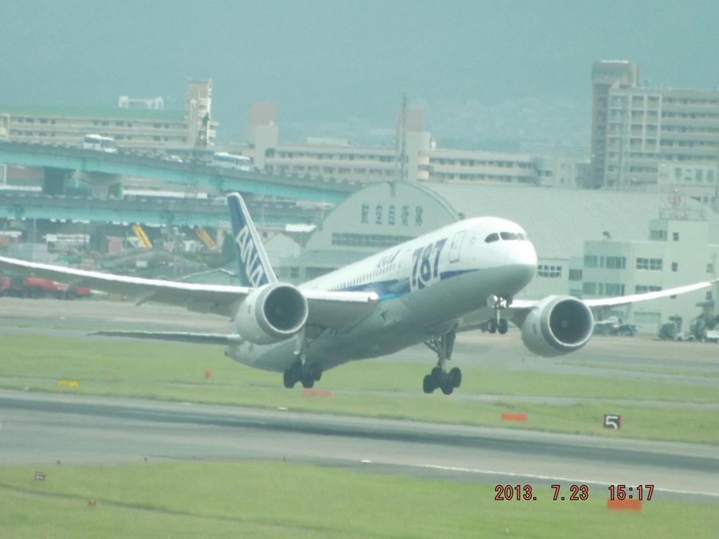 ANA　B787離陸を正面から