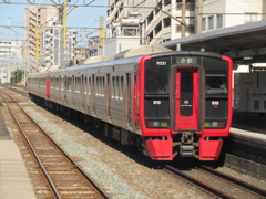 813系の発車