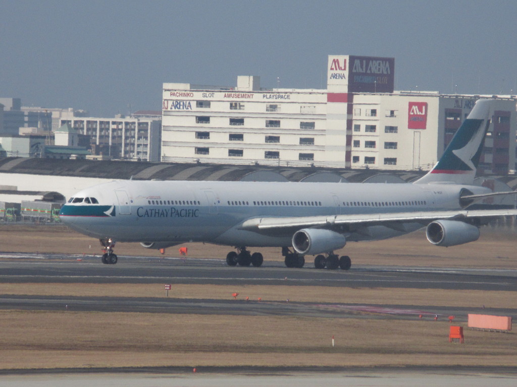 キャセイパシフィック　A340離陸②