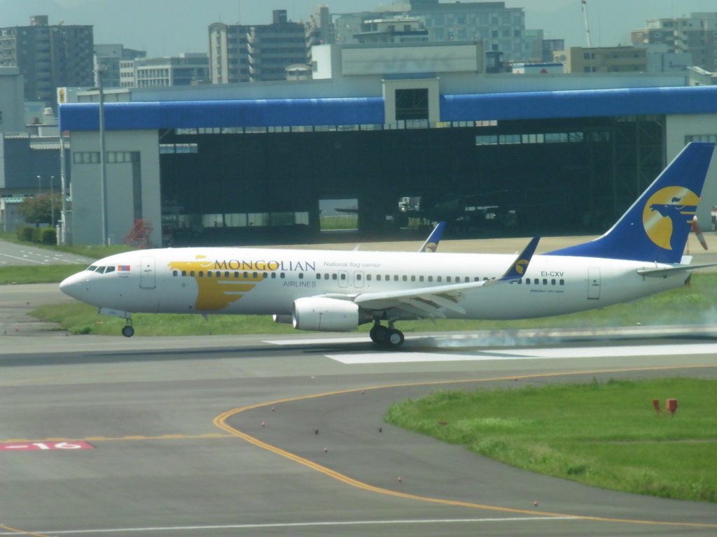 MIATモンゴル航空　B737　EI-CXV飛来②