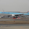 KOREAN AIR B777-300ER ①