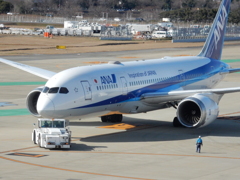 ANA B787-8の出発　福岡空港にて　①
