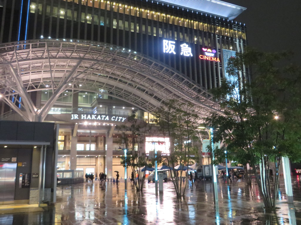 雨の博多シティ②