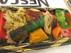 秋の味覚の入ったお弁当